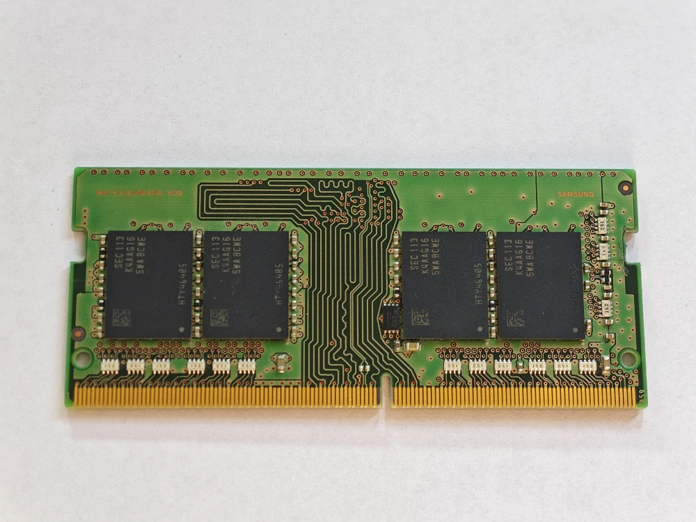 Samsung M471A1G44AB0-CWE 8GB DDR4 260-pin SO-DIMM PC4-25600 3200Mhz CL22 1Rx16 1.2V non-ECC SKLADEM