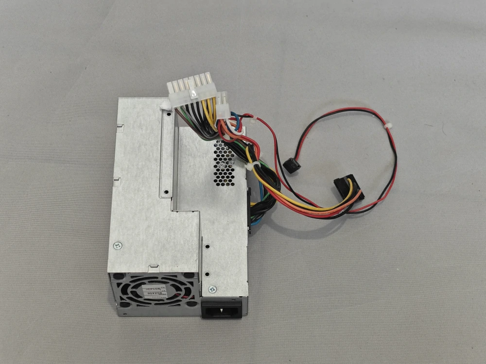 Originální OEM Fujitsu S26113-E585-V20-01, PCA037, 210w až 225W, 16+4-pin, SKLADEM