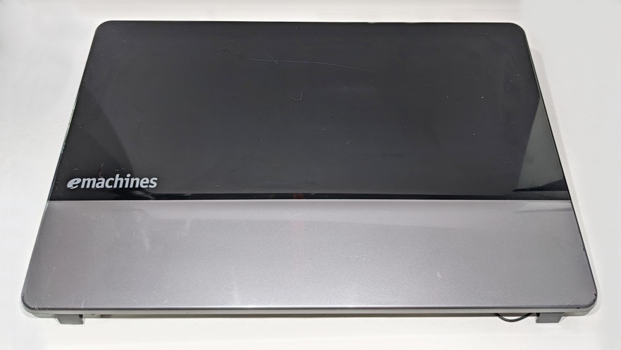 eMachines E640 E640G LCD Screen Back Cover AP0CA000F00 SKLADEM