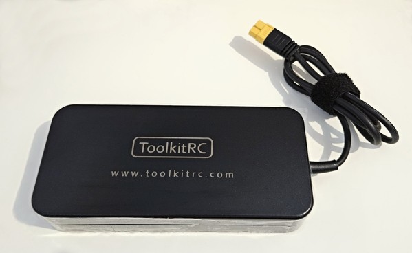 PSU ToolkitRC ADP180 AC 100-240v > DC 19.5V, 9.3A, 180W, XT60 NOVÉ SKLADEM