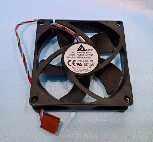 DELTA AUB0812HHD, DP/N MPNKK-A00, DC12V, 0.4A, 46,31CFM, 80x80x20mm, 4PIN 4WIRE SKLADEM