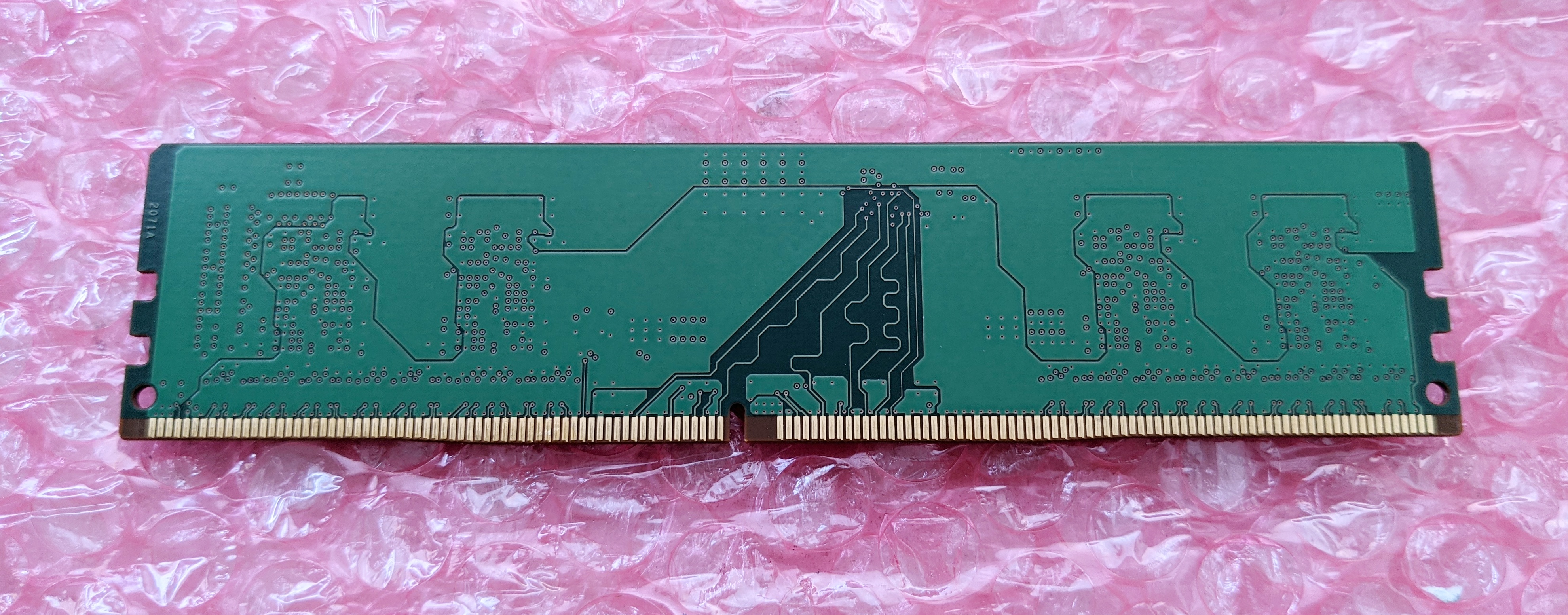 Micron 4GB DDR4-2400MHz MTA4ATF51264AZ-2G3B1 UDIMM PC4-19200P-U 1Rx16 1.2V