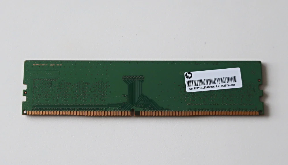 Samsung 8GB DDR4 2400MHz M378A1K43CB2-CRC DIMM PC4-2400T Non-ECC 1Rx8 1.2V CL17 SKLADEM