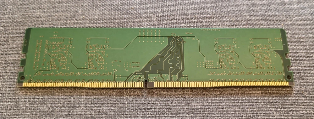 Micron 4GB DDR4 2666MHz MTA4ATF51264AZ-2G6E1 8592978085001 DIMM PC4-21300 Non-ECC 1Rx16 1.2V CL19 SKLADEM