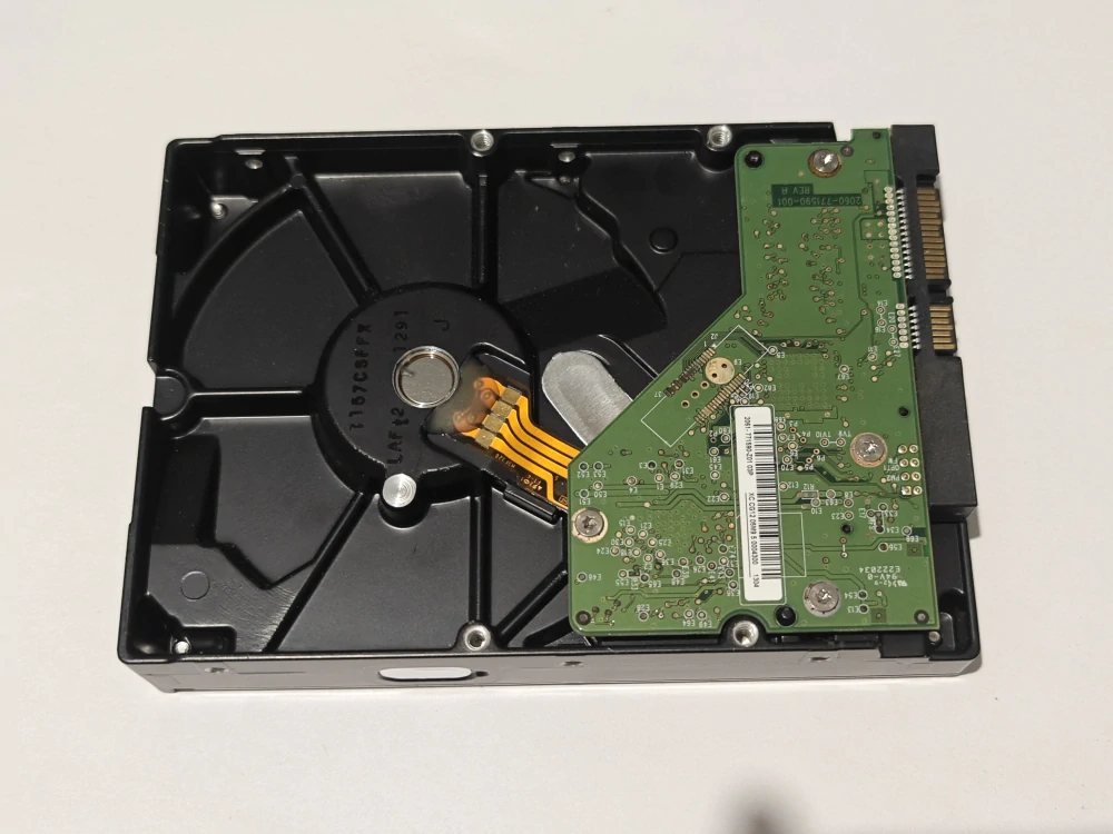 Western Digital WD3200AVVS, 320GB, 8MB, 3,5", 5400RPM, SATAII, DCM: DARNNTJAHN, 2060-771590-001 REV A
