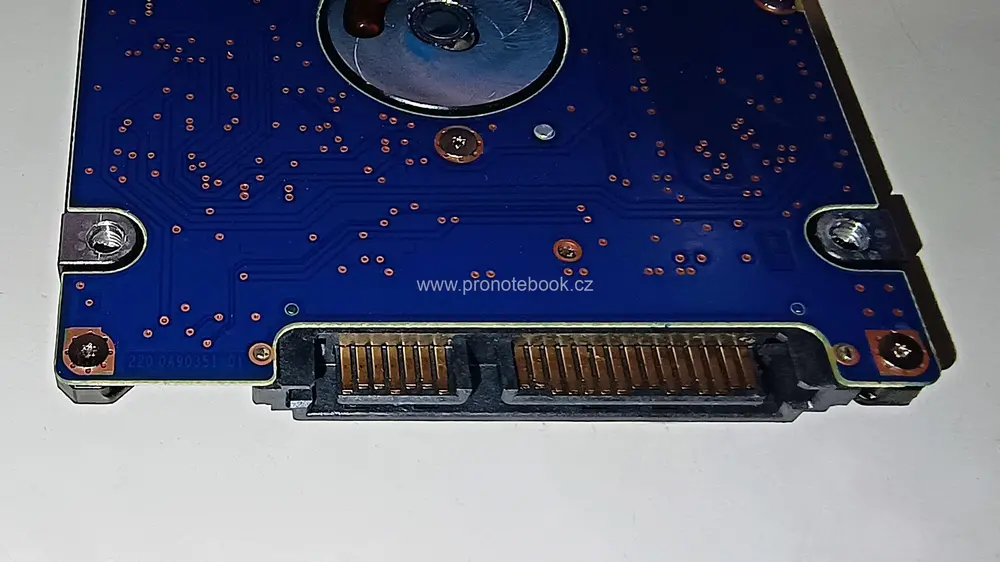 HITACHI – HTS725032A7E630  – 320GB, 7200rpm,  32MB cache, SATA III, 2.5“, SLIM 7mm SKLADEM